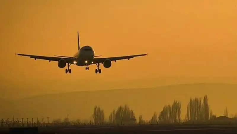 Çin'de Yolcu Uçağı Zorunlu İniş Yaptı: Sebepler ve Sonuçlar