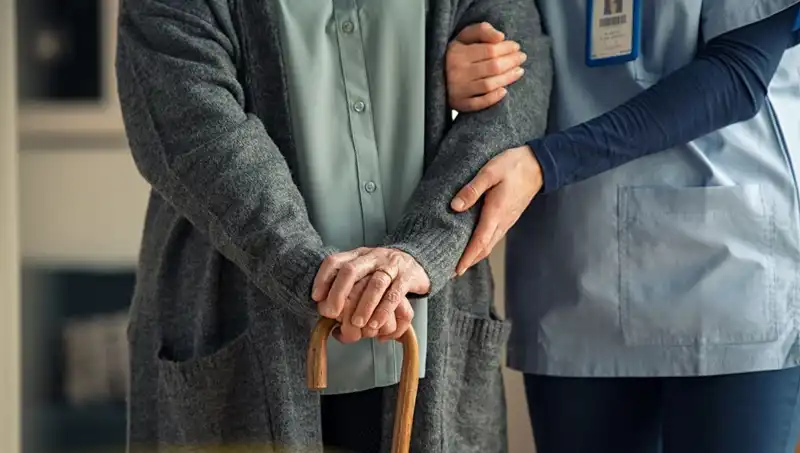 Dünyanın En Yaşlı Doktorunun Uzun Yaşam Sırları: 102 Yaşında Ne Yapıyor?