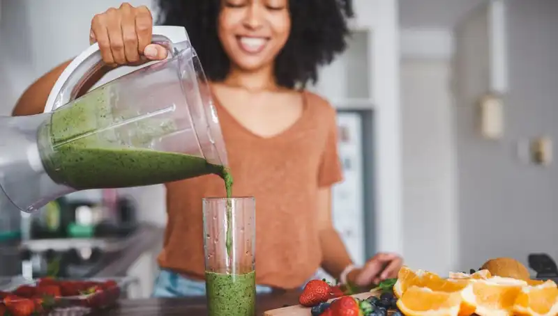 Smoothie ile Meyve Suyu Arasındaki Sağlık Farkları: Hangisi Daha İyi?