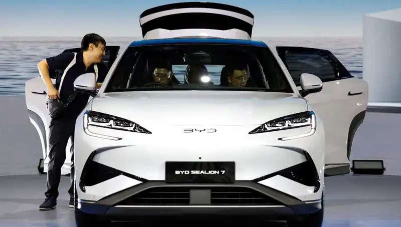 BYD, Tesla'yı Geride Bırakarak Satışları 100 Milyar Doları Aştı
