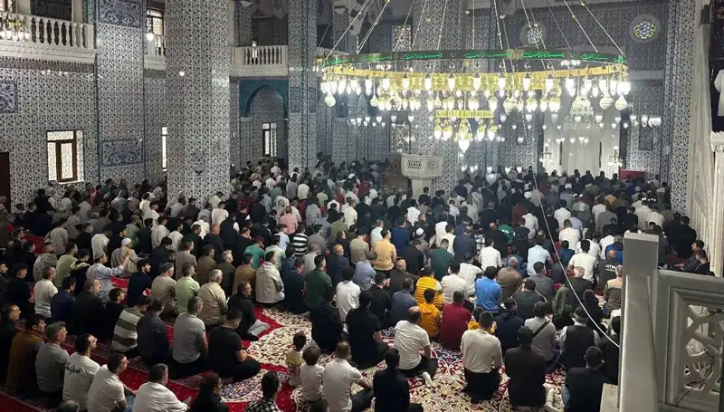 Iğdır'da İlk Bayram Namazı İçin Coşkulu Katılım!