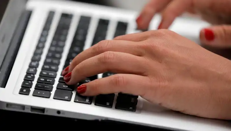 Laptop Mikrofonları Kapalıyken Bile Dinlenebiliyor: Bilmeniz Gerekenler