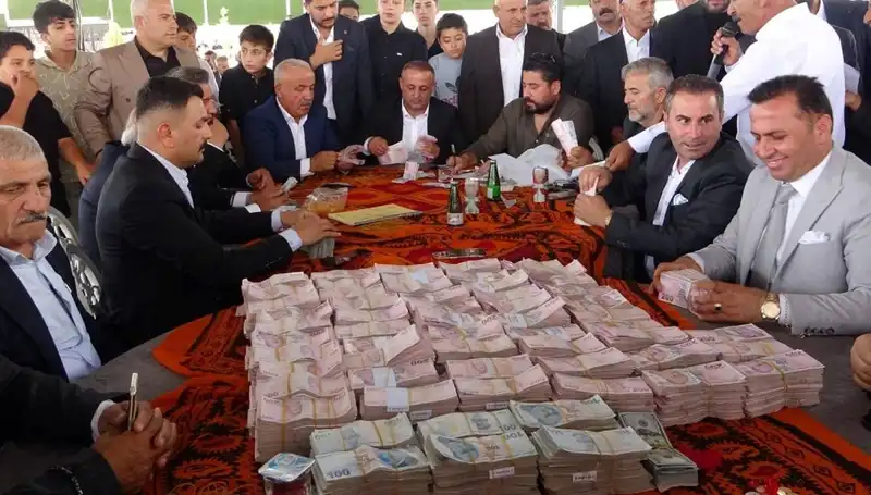 Aşiret Düğününde Şaşkınlık Yaratan Takı Töreni: 1,5 Kilo Altın ve 7,5 Milyon TL!