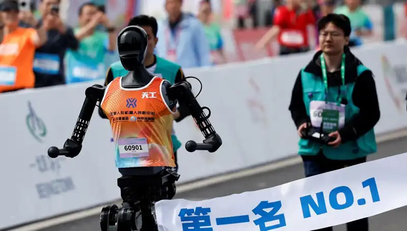 Çinli Robotlar, İnsanlarla Maratonda Yarışarak Yapay Zekada Yeni Bir Dönem Açtı