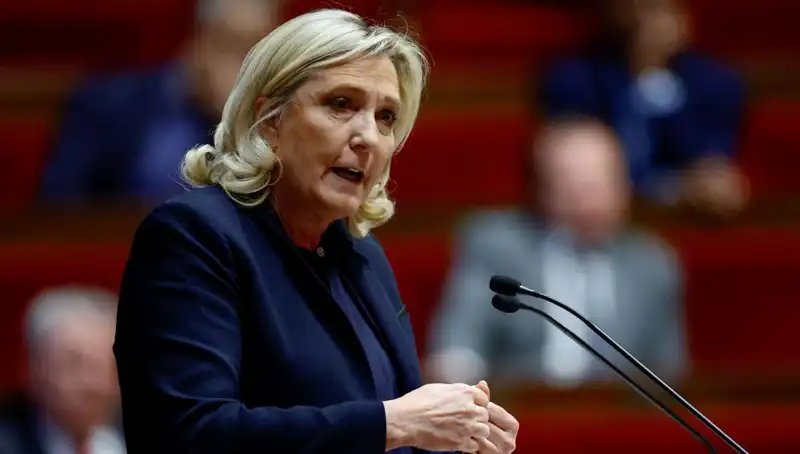 Le Pen’in Siyasi Geleceği Tehlikede: Suçlu Bulunursa Adaylığı Kesinleşmeyecek