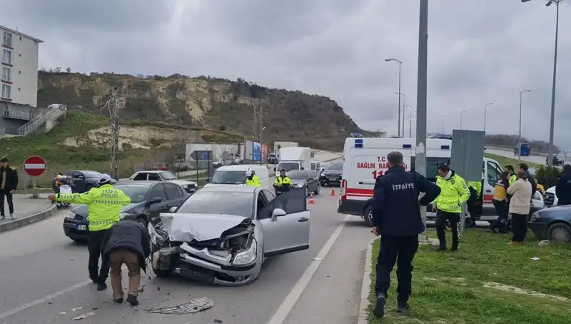 Sinop’ta Feci Kaza: İki Otomobil Çarpıştı, Yaralılar Hastaneye Kaldırıldı!