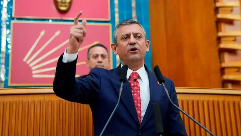Özgür Özel’den İBB Soruşturmasına Sert Tepki: Siyasi Baskı İddiaları Gündemde