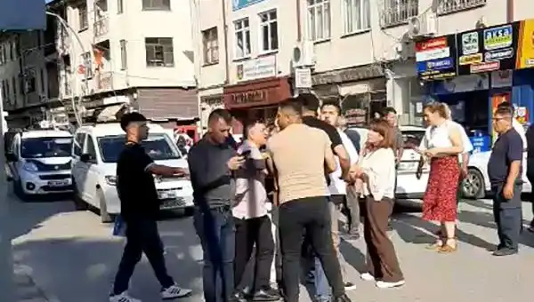 : Gazinin Trafikte Darp Edilmesi Anları Kameraya Yansıdı