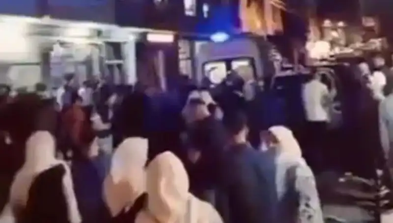14 Yaşındaki Kader İsimli Genç Kız Balkondan Düşerek Ağır Yaralandı!