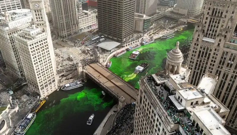 Chicago Nehri, Aziz Patrick Günü’nde Yeşile Boyandı: Kutlamaların Coşkusu