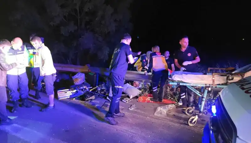 Minibüs Kazası: Yolcuların Şansı Mucize İle Kaldı