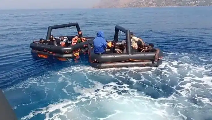 Ayvacık'ta Dram Tolu Bir Kurtarma Operasyonu: 19 Kaçak Göçmen Serbest Bırakıldı