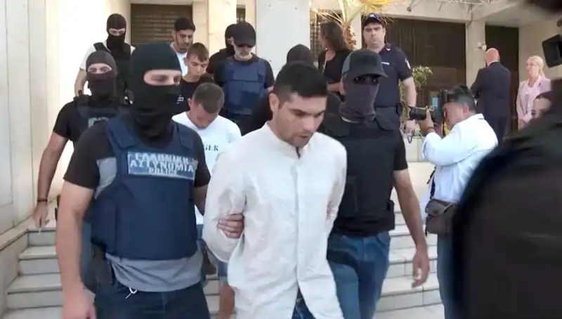 Atina’da Şok Edici Cinayet: Profesörün Ölümü Ardında Gizemli Gözaltılar