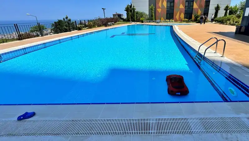 Samsun'da Akülü Araba Kazası: 4 Yaşındaki Çocuk Havuzda Boğulma Tehlikesi Geçirdi