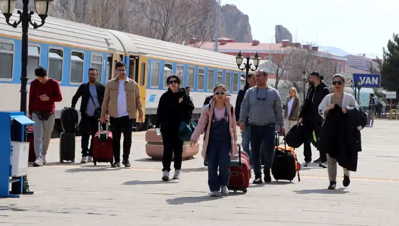 İranlı Turistlerin Nevruz Bayramı İçin Van'a Yoğun İlgisi
