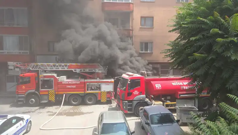 Niğde’de Beyaz Eşya Deposunda Korkutan Yangın: Nedenleri ve Sonuçları