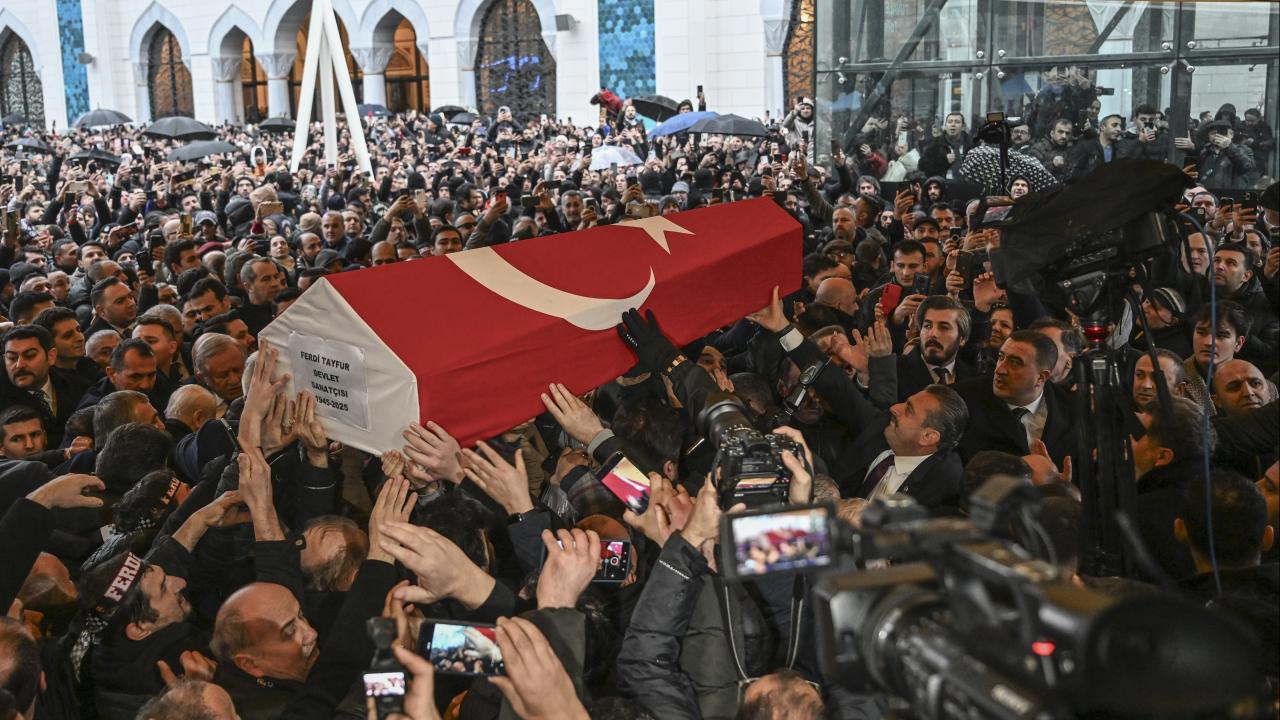 Ünlü sanatçı Ferdi Tayfur'un son yolculuğu