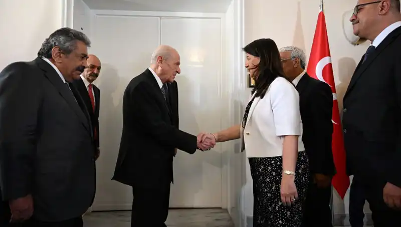 Bahçeli'nin DEM Parti Heyetiyle Görüşmesi: Siyasi Gelişmeler Ne Anlama Geliyor?