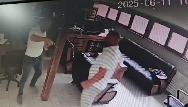 Alacak Verecek Meselesi Kanlı Bitti: İş İnsanı Kalfa Tarafından Öldürüldü
