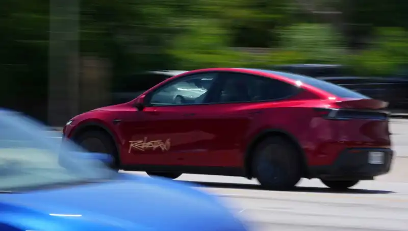 Elon Musk'ın Robotaxi Deneyi: Hız Sınırını Aşarak Fiyaskoya Dönüştü