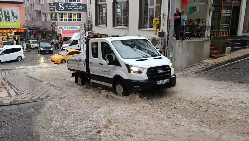 Aniden Bastıran Sağanak, Şehri Sular Altında Bıraktı!