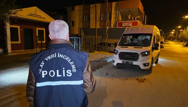 Kebapçıda Gözler Şaşkın: Arkadaşını Boynundan Bıçakladı!