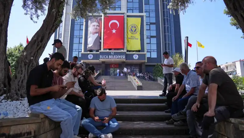 İşçilerin Ücret Sorununa Dikkat Çekici Oturma Eylemi!