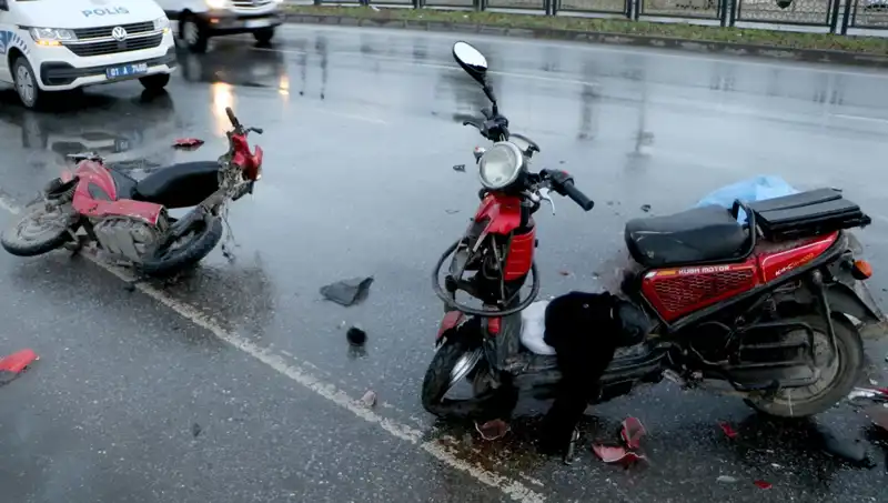 Adana’da Feci Kaza! Elektrikli Bisikletlere Çarpan Otomobil, Hayat Kayıplarına Neden Oldu
