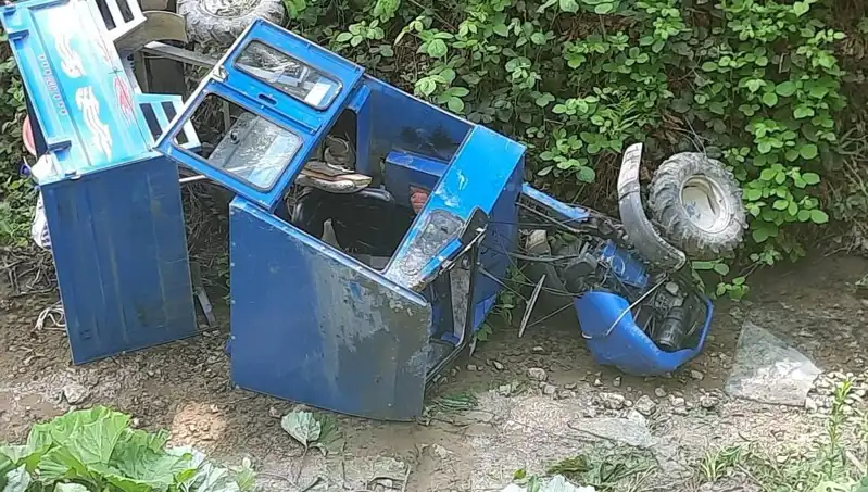 Kontrolden Çıkan Pat Pat Dereye Devrildi: 2 Kişi Yaralandı