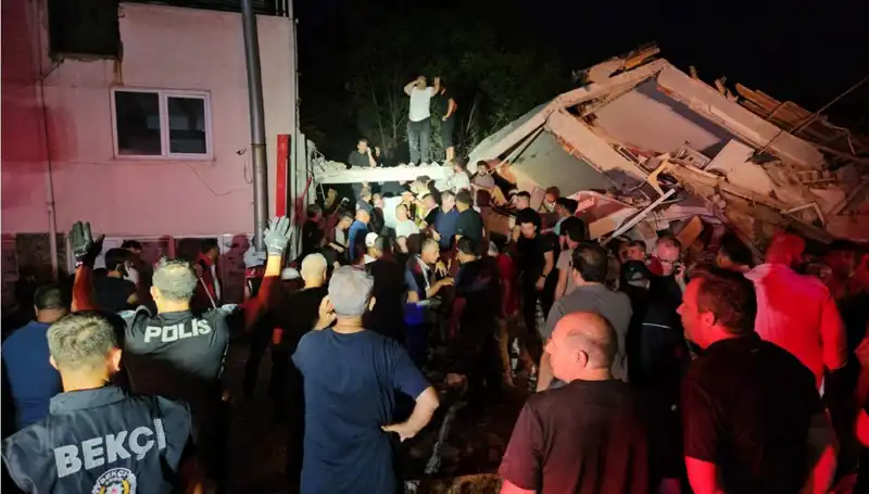 Balıkesir Sındırgı'da Şok Edici Deprem: 6,1 Büyüklüğünde Sarsıntı!