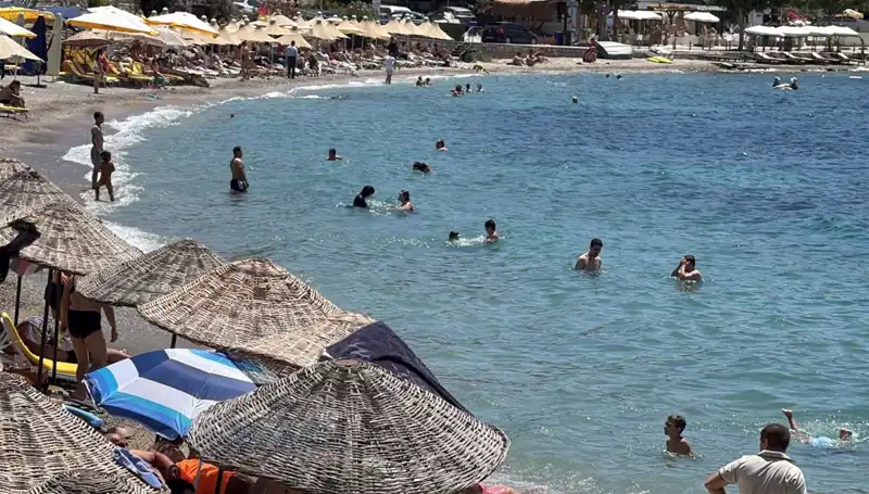 Yazın En Sıcak Günü: Deniz Kenarında Yoğun Kalabalık Oluştu