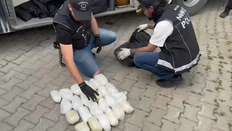 Yolcunun Valizinde 13 Kilo Metamfetamin Bulundu: Ayrıntılar Şaşırtıyor!