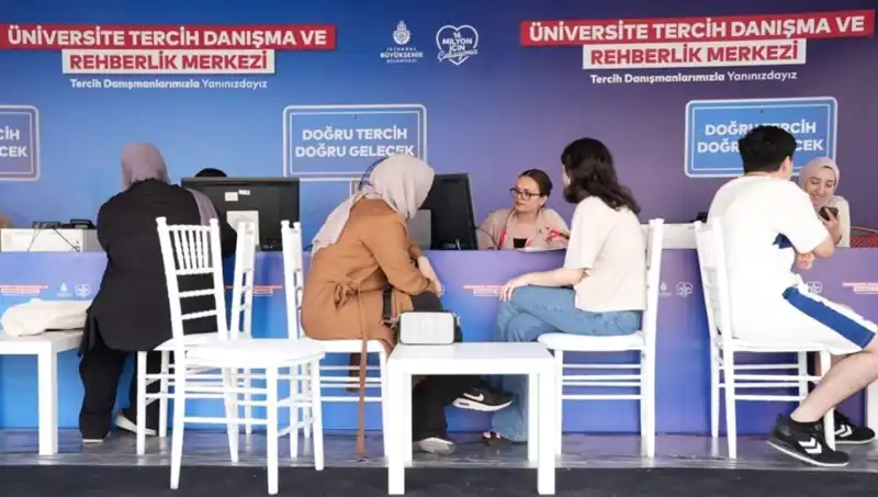 İstanbul'da Öğrenciler İçin Yeni Dönem: İBB Tercih Danışma ve Rehberlik Merkezi Açıldı