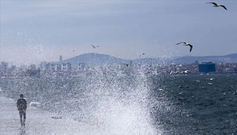 Marmara ve Ege Bölgelerinde Kuvvetli Rüzgar Alarmı: Dikkat Edilmesi Gerekenler