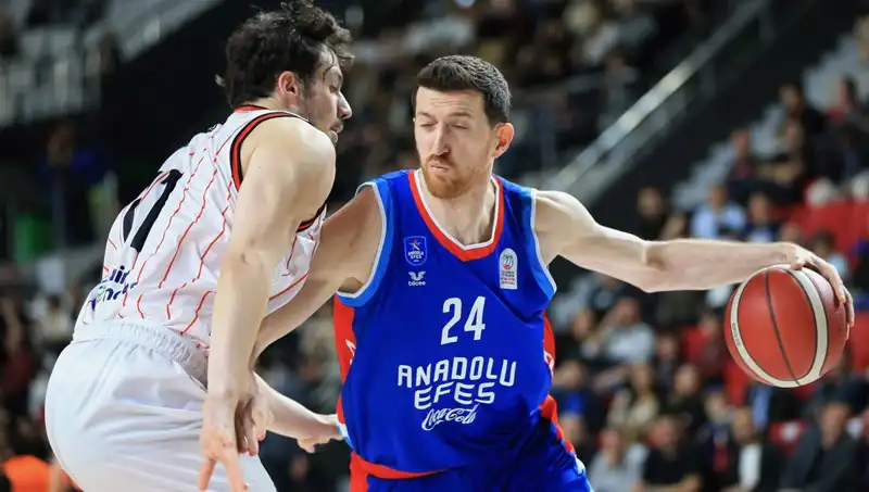 Anadolu Efes Euroleague'de Şampiyonluk Yolunda Kritik Bir Maç Oynuyor