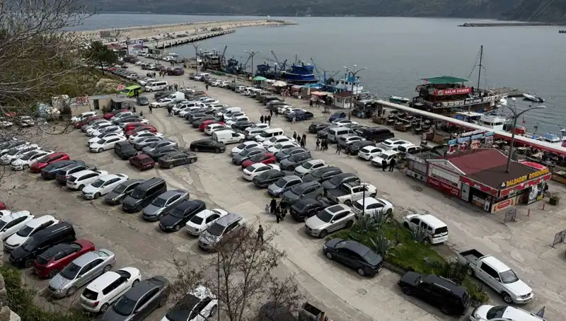 Bayramda 4 Günde 14 Bin 600 Araçla İlçe Doldu, Taşdı!
