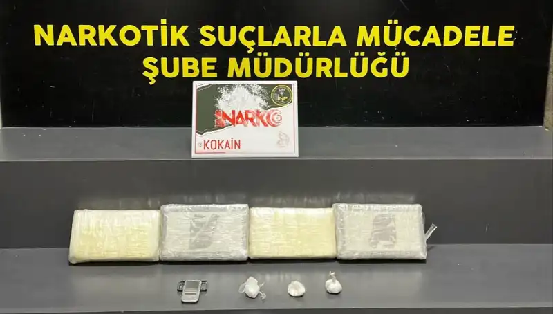İzmir'de Uyuşturucu Çetelerine Darbe: Çok Sayıda Gözaltı