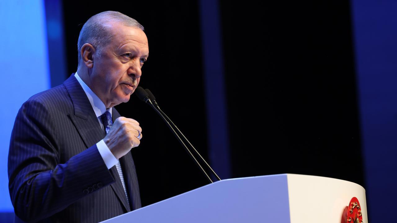Cumhurbaşkanı Erdoğan, Necip Fazıl'ın Ayasofya'nın bir gün açılacağını söylediğini hatırlattı.