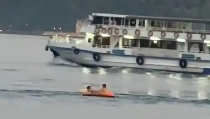 Sarıyer Sahilinde İki Çocuğun Gizemli Bot Turu