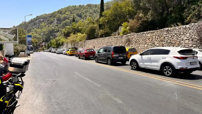 Fethiye-Ölüdeniz Yolu'nda Tarihi Yoğunluk: Üç Kilometrelik Kuyruk Oluştu!