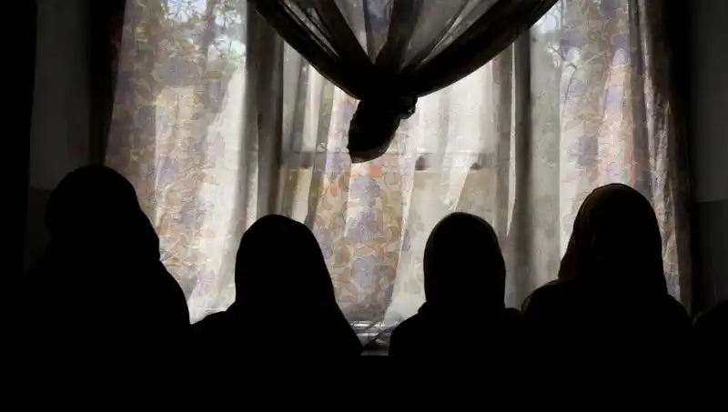 Kadınların Sesi Susturuluyor: Taliban'dan Kadın Yazarlar İçin Yasak