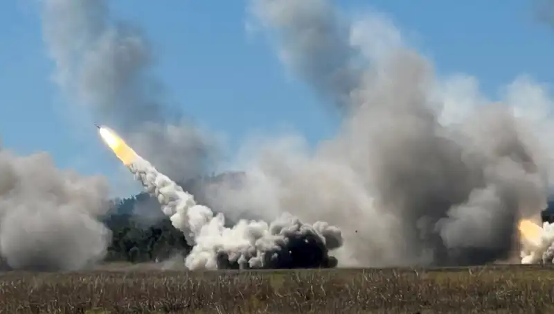 Avustralya'nın Askeri Tatbikatında İlk Kez HIMARS Atışı Gerçekleştirildi