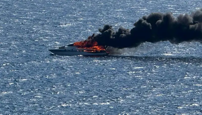 İzmir’de Motoryat Yangını: Yangın Söndürüldü Ama Yat Kullanılamaz Hale Geldi