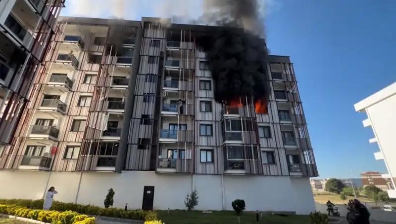 Çanakkale'de Gece Yarısı Korkutan Yangın: İşte O Anların Detayları