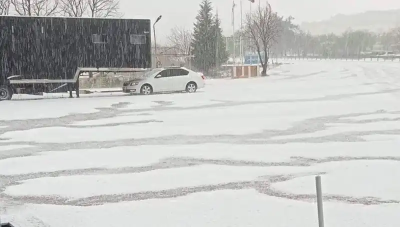 Tekirdağ’ı Beyaza Bürüyen Ceviz Büyüklüğünde Dolu Aniden Yağdı