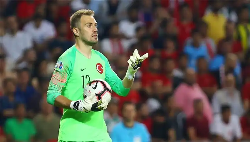 Milli Kaleci Mert Günok Futbolu Bırakma Kararını Duyurdu: Yaşını Açıkladı