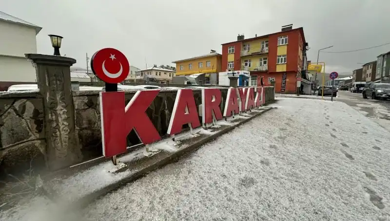 Temmuzda Aniden Yağan Kar, Sürücüleri Şaşkına Çevirdi!