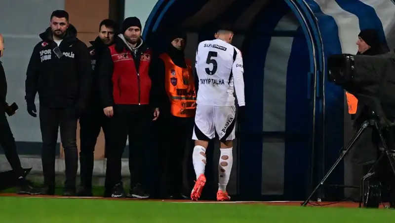 Beşiktaş'ta Şok: Tayyip Talha İki Maçta Kırmızı Kart Görerek Özür Diledi